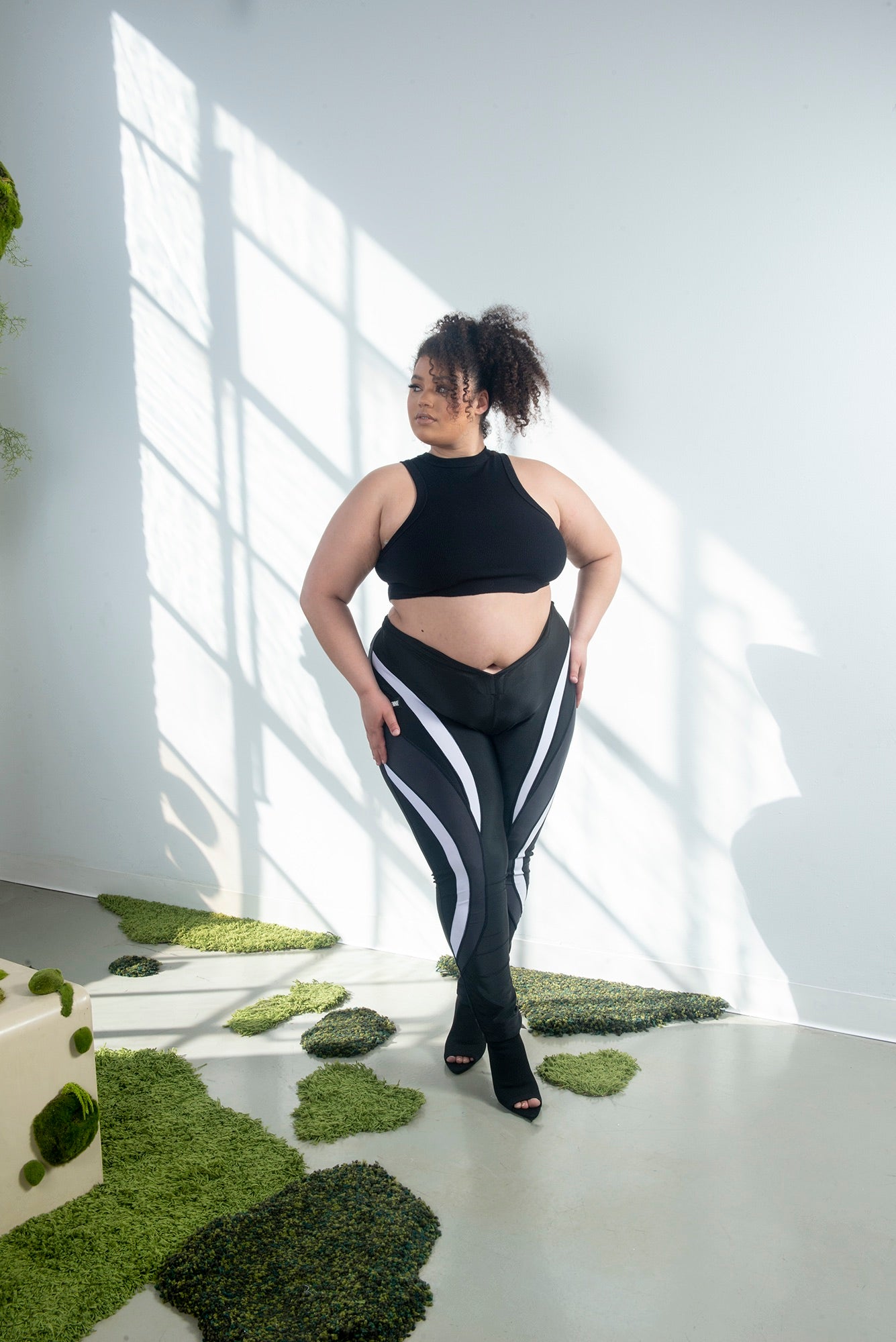 Leggings negros con corte en V