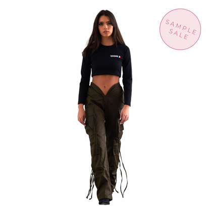 [VENTA DE MUESTRAS] Pantalones color caqui oliva con corte en V