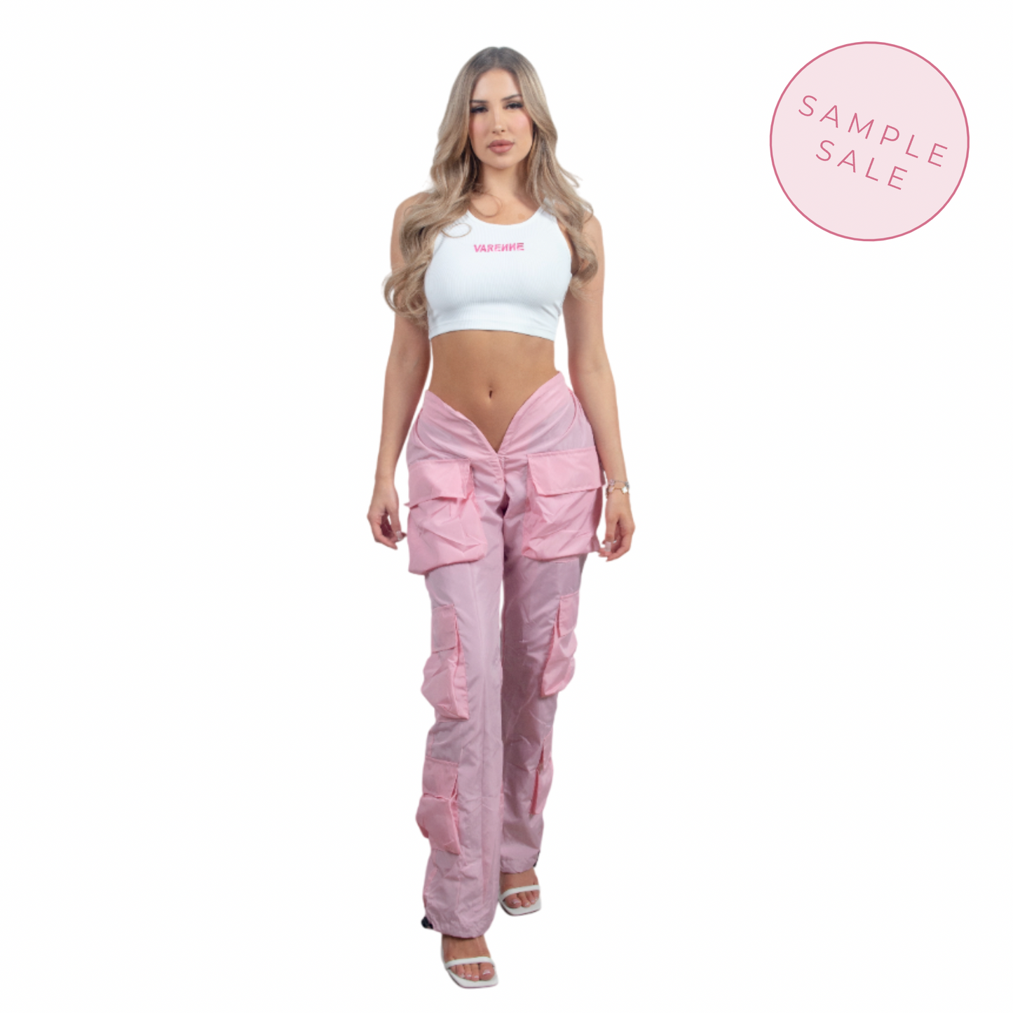 [VENTA DE MUESTRAS] Pantalones cargo con escote en V y rosas