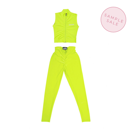 Conjunto neón con corte en V