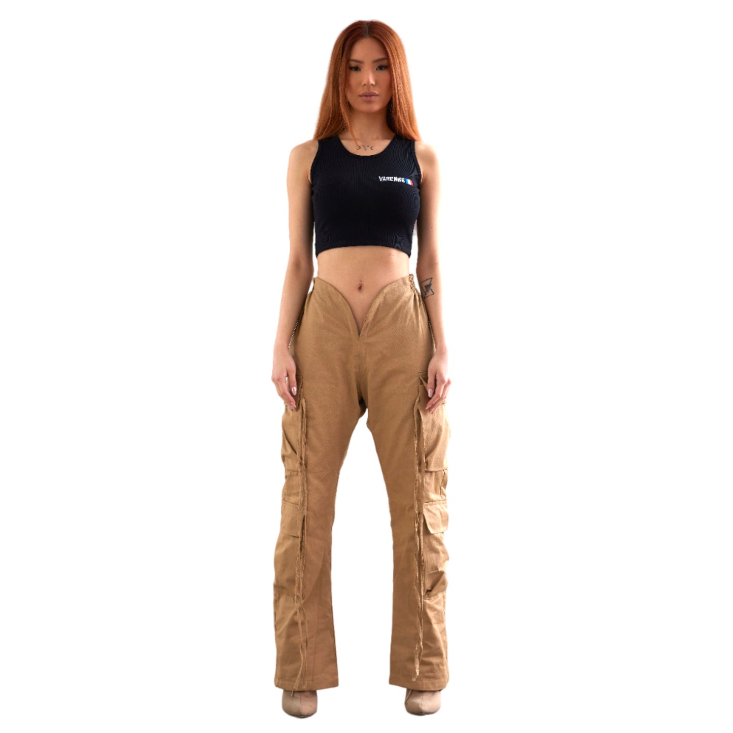 Pantalones color caqui con corte en V y color camel